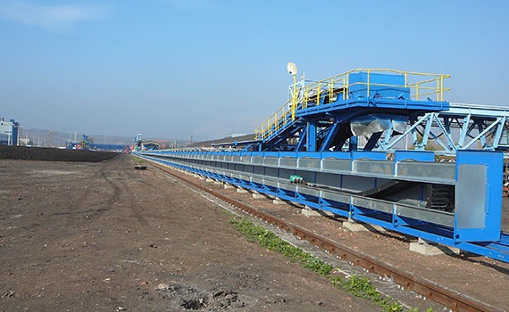 Horizontal energy supply system for extremely long travels