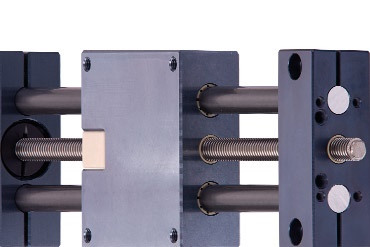 drylin SHT linear system with lead screw drive 