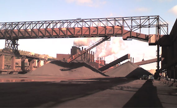 Conveyor system in a mine